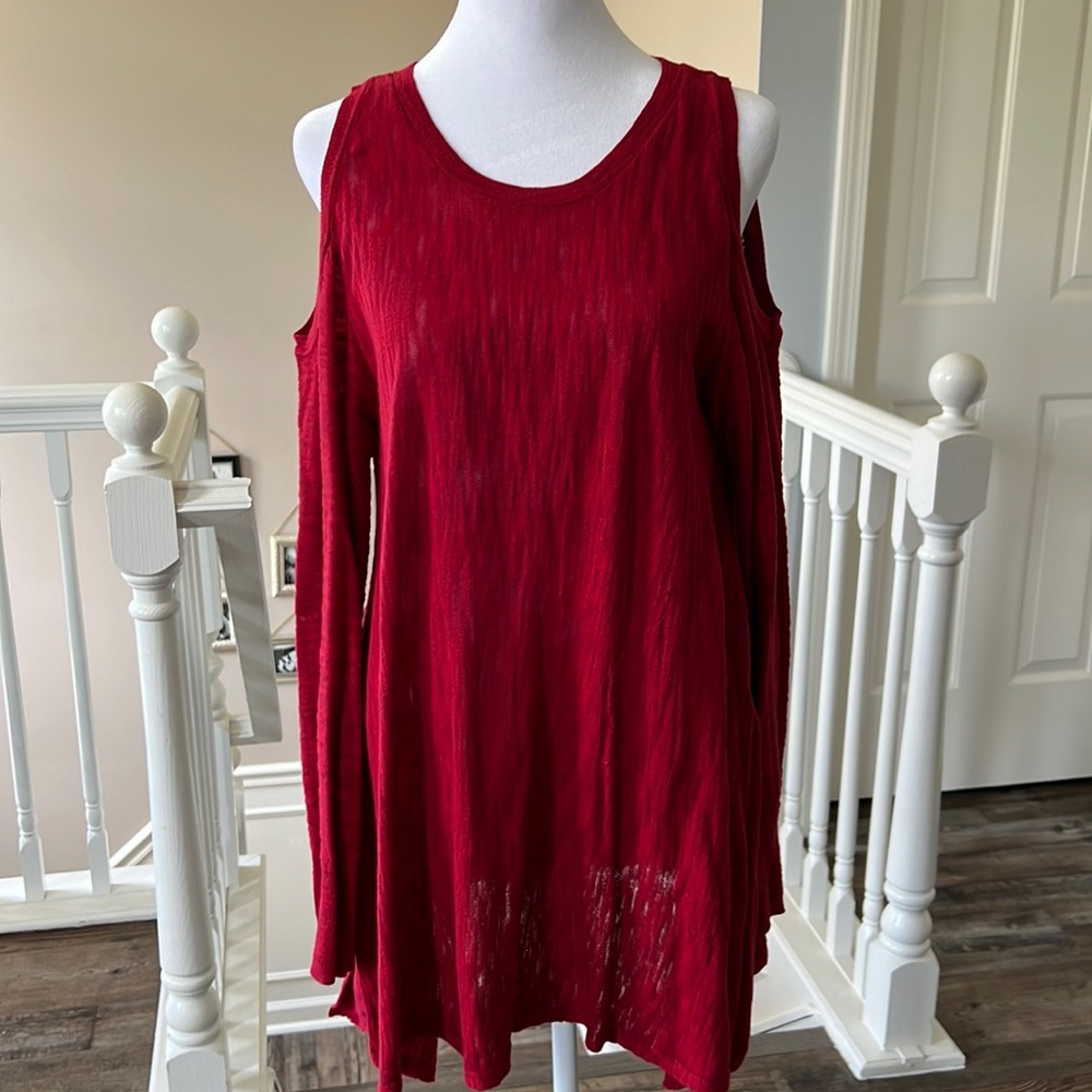 Light weight “cold shoulder” tunic sweater NWOT